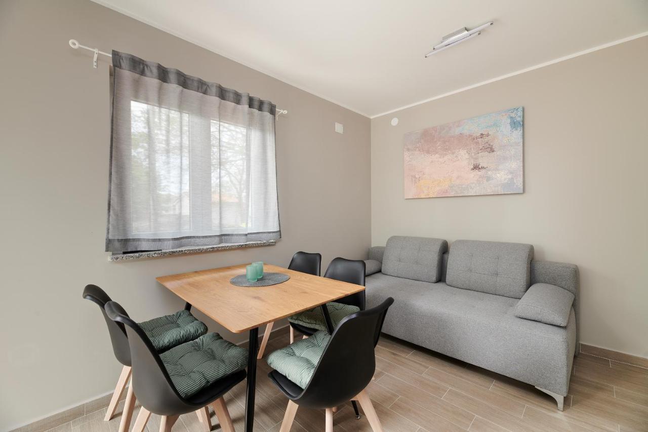 Villa Dvori Basanija Bagian luar foto